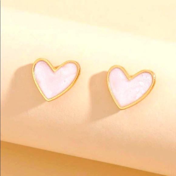 Jewelry - 👑NEW WHITE GOLD HEART STUD EARRINGS!